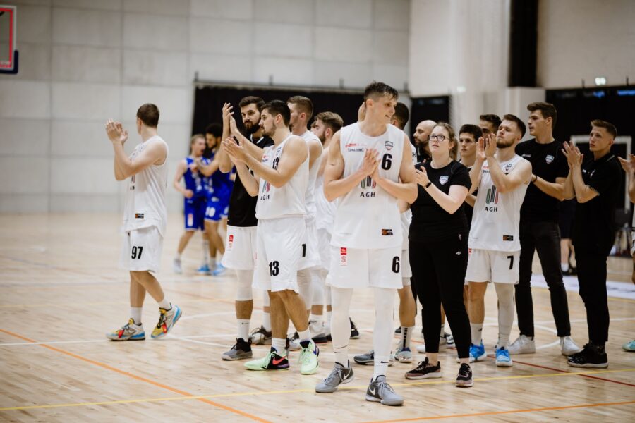 Koszykarze AGH zgarniają zwycięstwo w Kołobrzegu!
