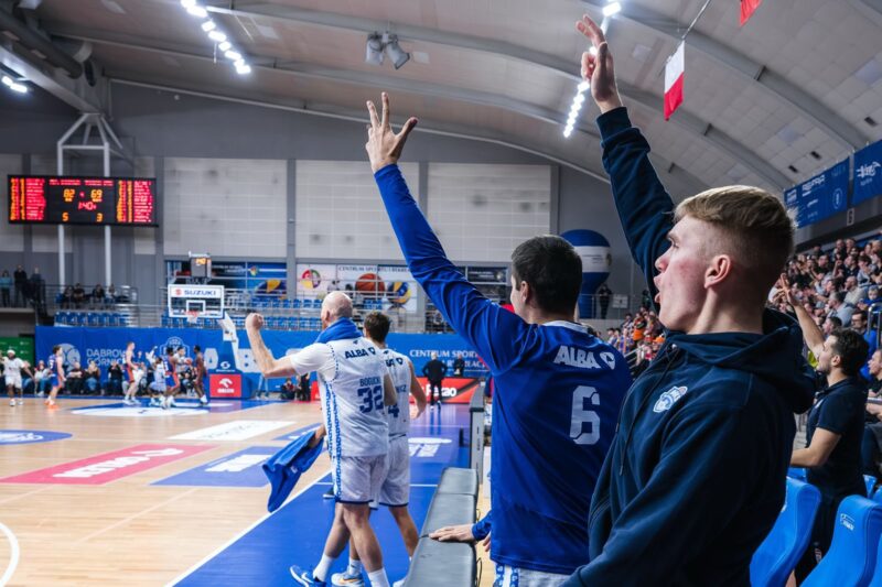 Stal upokorzyła Anwil, Arka nowym liderem, derbowy triumf MKS-u