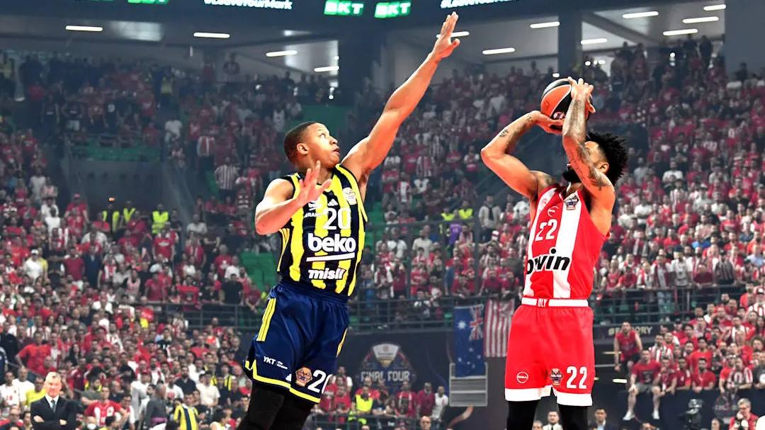 Olympiakos wyrzuca obrońcę tytułu