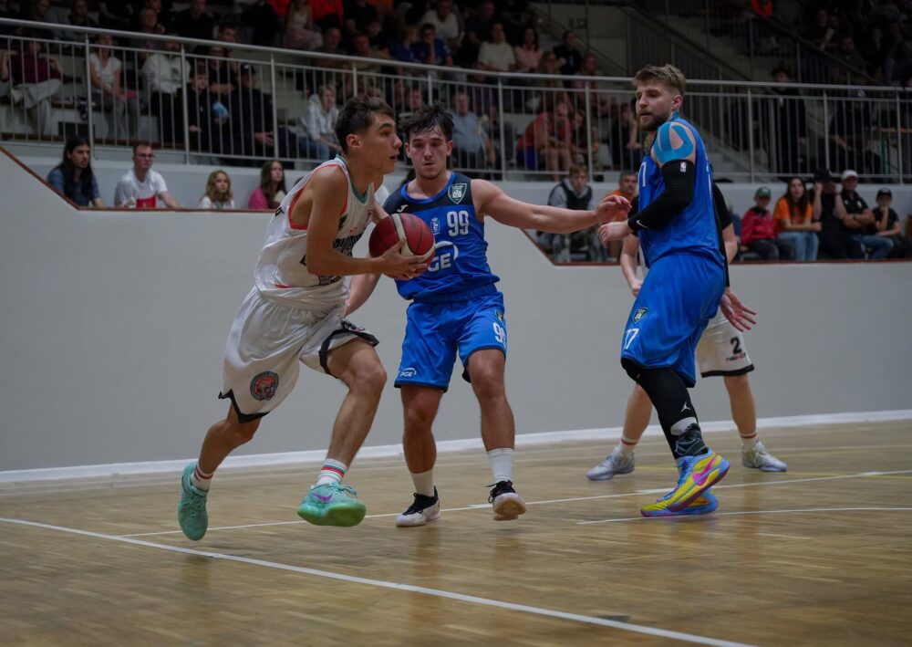 2.Liga: Tur triumfuje w Łodzi, udany debiut stołecznej Politechniki